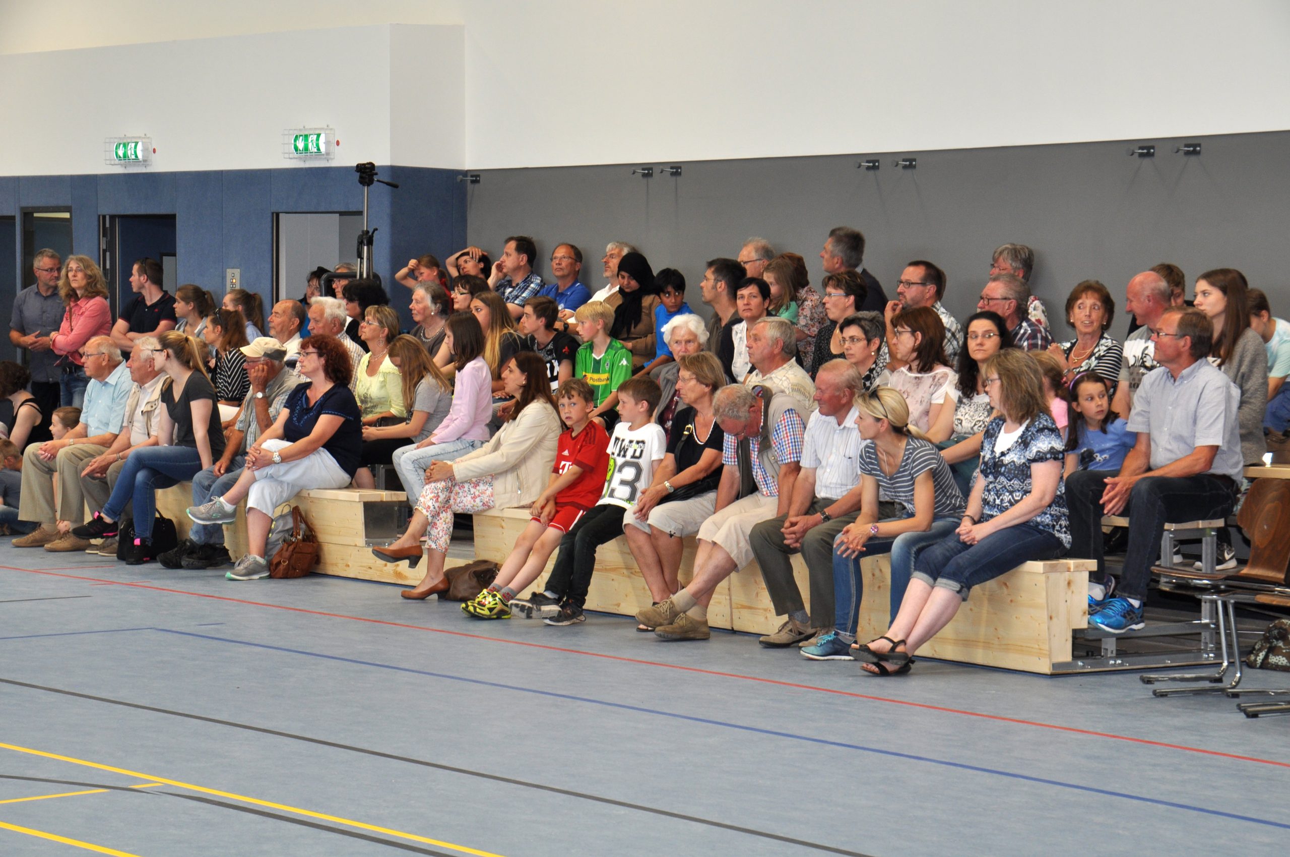 Die Halle ist bis auf den letzten Platz besetzt